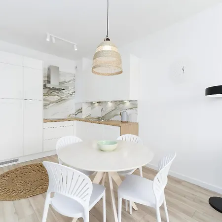 Perlowy Z Basenem Letnim By Holidaysun Appartement